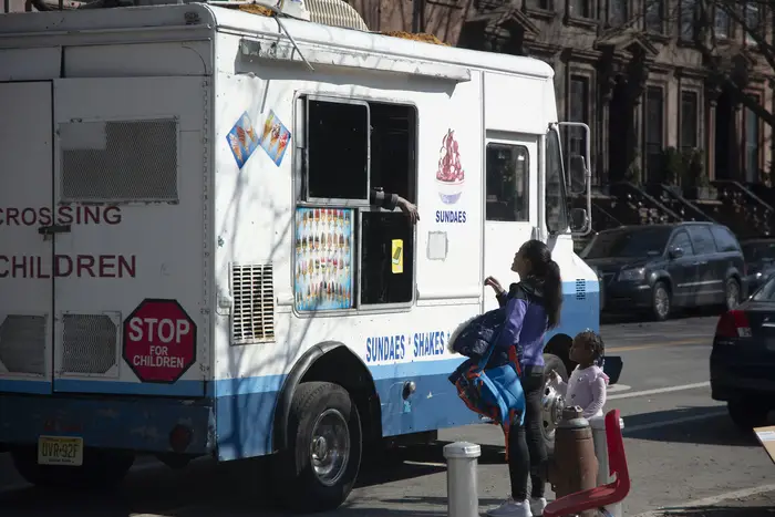 kids at an ice cream truck